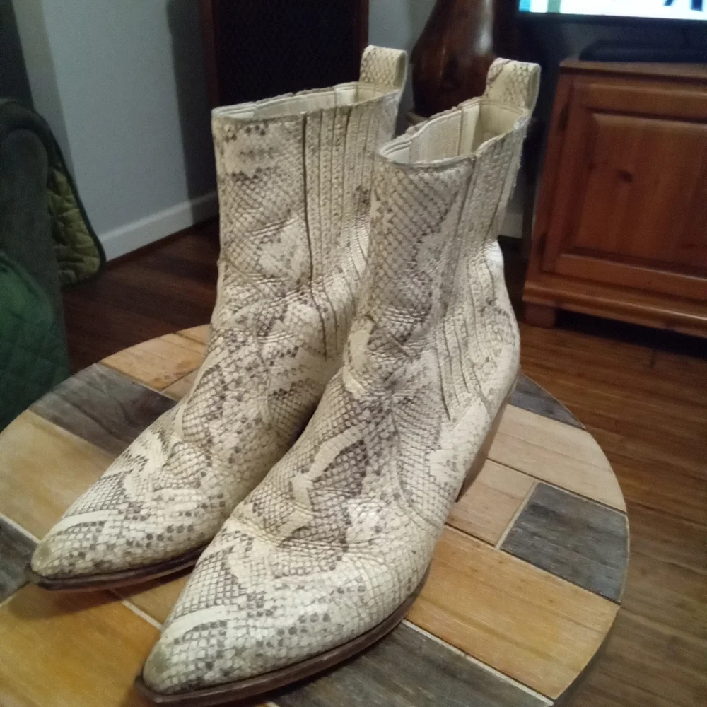 Dolce Vita Serna Snakeskin Leather Booties Size 8.5. Block Heel 2.5" - Picture 3 of 16